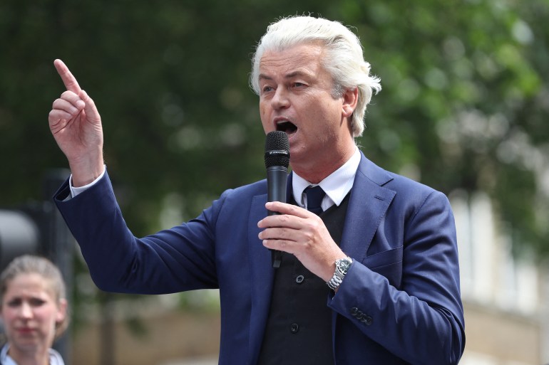 geert-wilders-2-1701009254 Dutch far-right PVV party leader Geert Wilders speaks at a gathering of supporters of British far-right spokesman Tommy Robinson in central London on June 9, 2018, following the jailing of Robinson for contempt of court. (Photo by Daniel LEAL / AFP)
