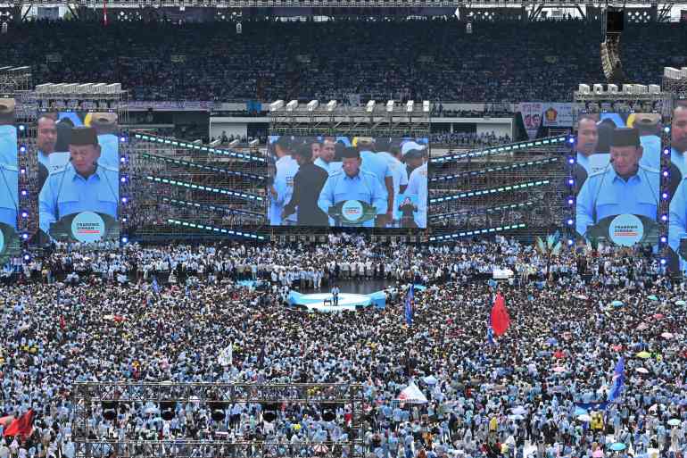 1707564542 Presidential candidate Prabowo Subianto (C) delivers a speech during a campaign rally in Jakarta on February 10, 2024. (Photo by ADEK BERRY / AFP)
