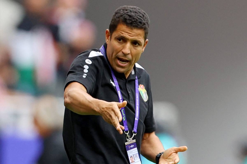 مدرب الأردن المغربي حسين عموتة