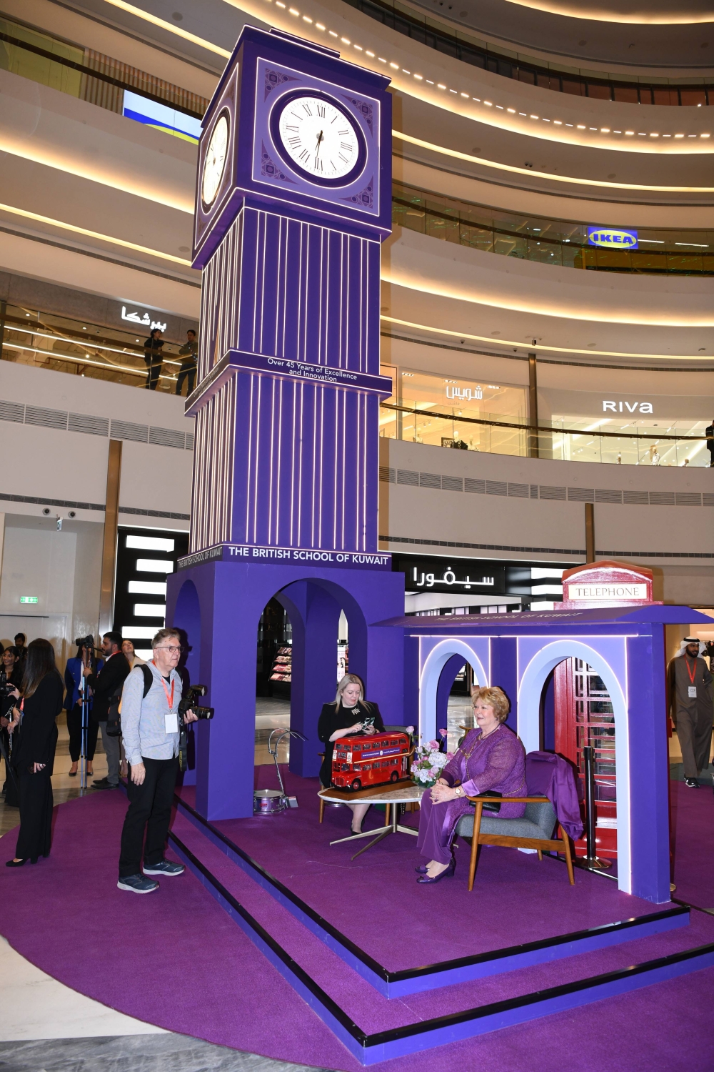 مجسم لساعة بيغ بن في المعرض