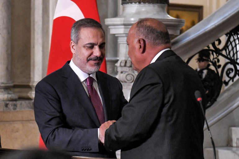 33yb39m-highres-1707086146 Egypt's Foreign Minister Sameh Shoukry (R) and Turkey's Foreign Minister Hakan Fidan shake hands after a joint press conference in Cairo on October 14, 2023. (Photo by Ahmed HASAN / AFP)