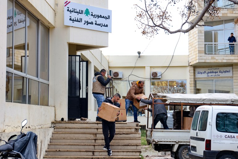 98891-1706962038 مساعدات للنازحين اللبنانيين من قراهم جراء الحرب الإسرائيلية (الفرنسية)