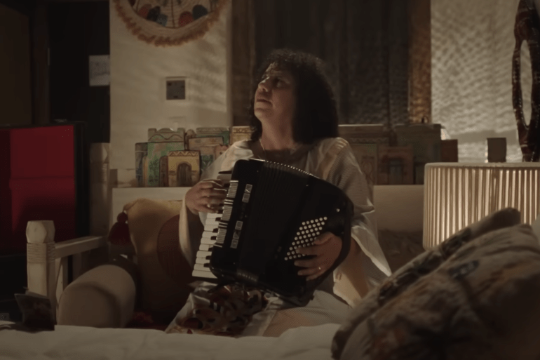 d98ad8afd98a-1707230565 فيلم مقسوم من أعلان الفيلم على يوتيوب