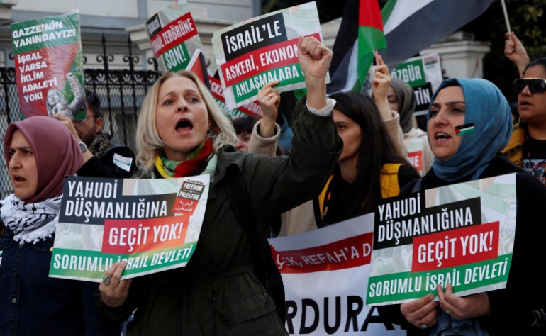 Demonstrators shout slogans during a protest in solidarity with Palestinians, amid the ongoing conflict between Israel and the Palestinian Islamist group Hamas, in Istanbul, Turkey, February 24, 2024. REUTERS/Dilara Senkaya