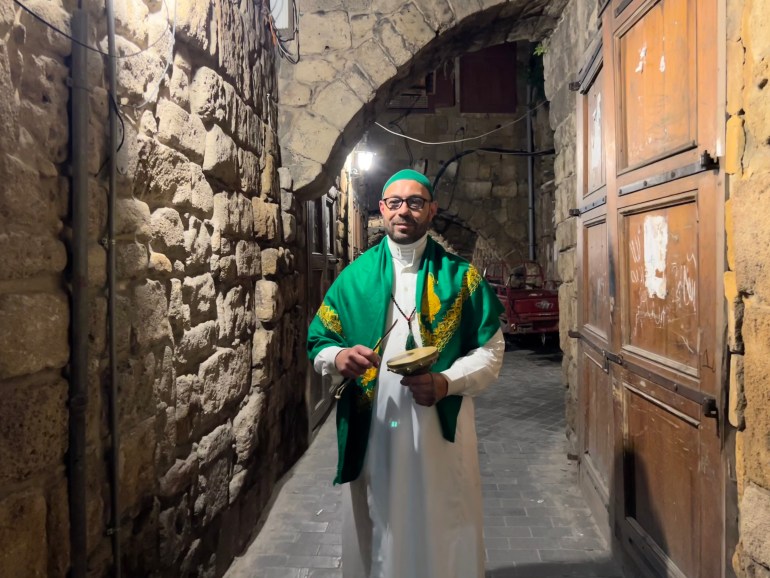 1-1711358354 في رمضان هذا العام حضر عدوان غزة وجرحها النازف على لسان المسحراتي في أزقة صيدا