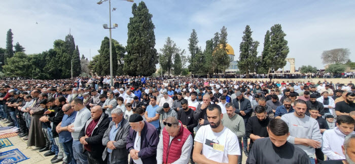 125 ألف مصل يؤدون صلاة الجمعة الثالثة من رمضان في المسجد الأقصى