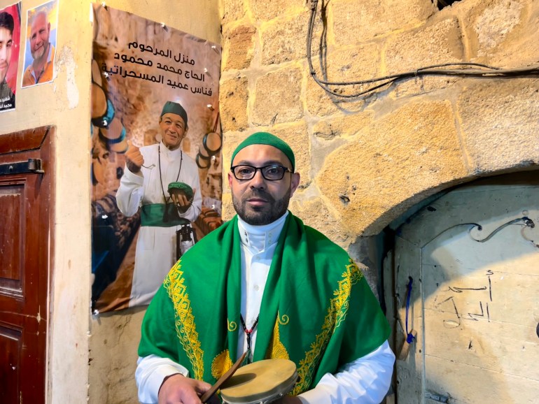 3-1711358377 المسحراتي مهنة موروثة في مدينة صيدا حيث جاءت عائلة فناس بها من مدينة عكا في فلسطين واشتهروا بها