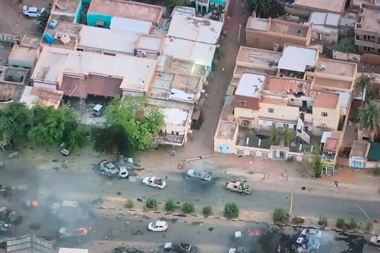 لآثار المعارك بين الجيش السوداني وقوات الدعم السريع في محيط مقر الإذاعة والتلفزيون بأم درمان الصور من حساب الجيش السوداني على فيسبوك https://www.facebook.com/photo/?fbid=820704610102461&set=pcb.820704920102430