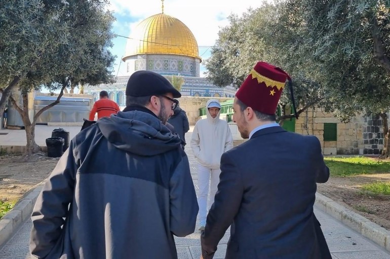 القدس-المسجد الأقصى-مستوطنون يرتدون أزياء تنكرية داخل الأقصى احتفالا بعيد المساخر-مواقع التواصل