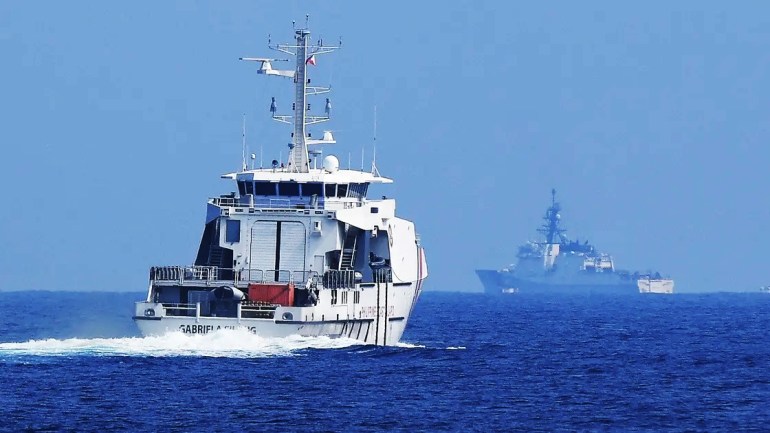 0888-1696320757 Philippine coast guard patrol boat Gabriela Silang (L) and US coast guard ship Stratton (R) take part in a maritime exercise with Japan in the South China Sea off Mariveles, Bataan province on June 6, 2023. (File photo: AFP)