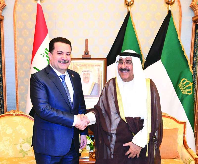 1689129 سمو الأمير مستقبلاً رئيس الوزراء العراقي