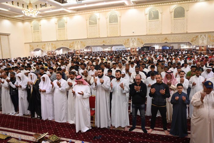 آلاف المصلين أحيوا ليلة الـ 23 في مسجد بلال بن رباح