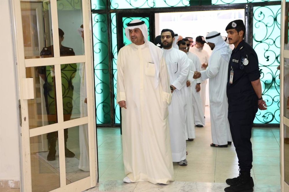 264743 أنس الصالح في مقدمة المشاركين