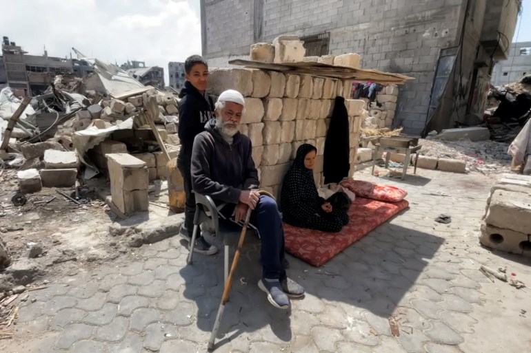 d981d8a8-1713606808 عائلة غزية تكافح للبقاء على أنقاض منزلها المدمر