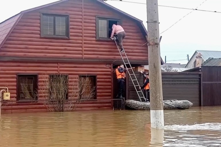 gettyimages-2136577631-1712469591 ORSK, RUSSIA - APRIL 6: (----EDITORIAL USE ONLY - MANDATORY CREDIT - 'RUSSIAN MINISTRY OF EMEGENCY SITUATIONS / HANDOUT' - NO MARKETING NO ADVERTISING CAMPAIGNS - DISTRIBUTED AS A SERVICE TO CLIENTS----) A screen grab captured from a video shows residents and pets are being evacuated collectively due to flooding after a dam burst in the city of Orsk, Russia on April 6, 2024. In the statement made by the Orsk Municipality, a large area in the region was flooded as a result of a large breach in the dam on the Ural River passing through the city. (Photo by Russian Ministry of Emergency/Anadolu via Getty Images)