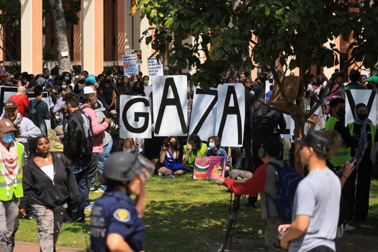 sdfsdf-1714038541 Demonstrators holding signs gather after students built a protest encampment in support of Palestinians at the University of Southern California's (USC) Alumni Park, during the ongoing conflict between Israel and the Palestinian Islamist group Hamas, in Los Angeles, California, U.S., April 24, 2024. REUTERS/David Swanson