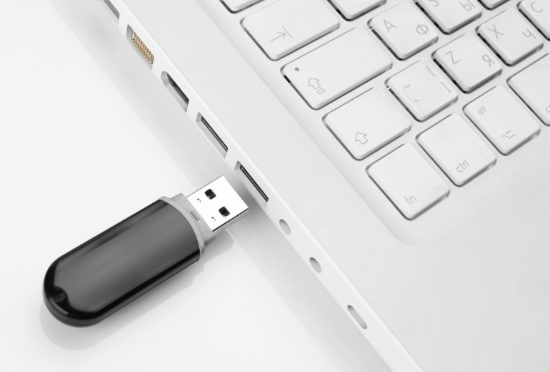 shutterstock_88387912-1711968518 usb flash drive