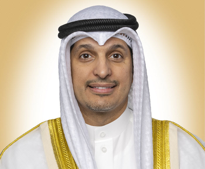 «الوسط» تتلقى مزيداً من التهاني بعيدها الـ17
