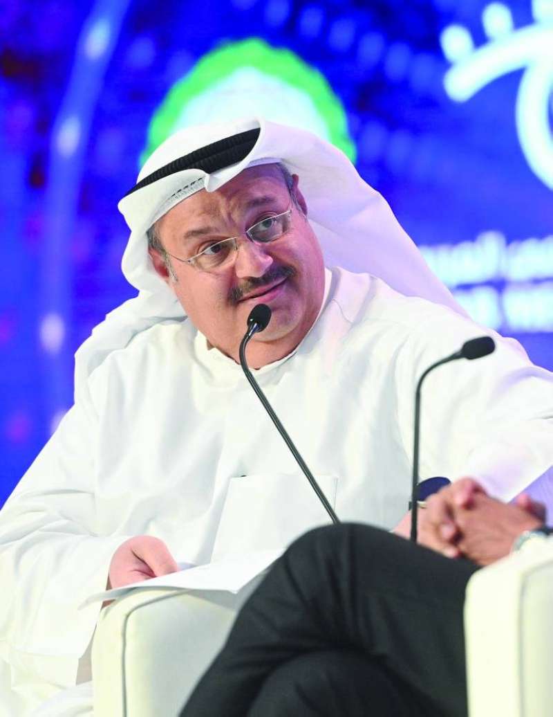 الجاسم خلال إدارته الجلسة