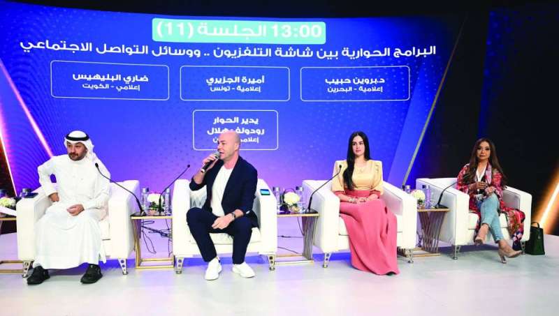 1695891 المشاركون في جلسة البرامج التلفزيونية الحوارية ووسائل التواصل