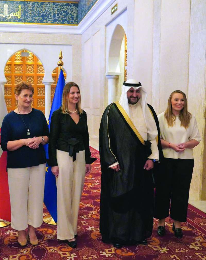 1696661 المشعل والقائم بالأعمال وموظفتان من السفارة البولندية