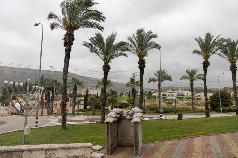 2147903847-1714589781 بلدات حدودةي مع لبنان خالية من السكان بسبب قصف حزب الله