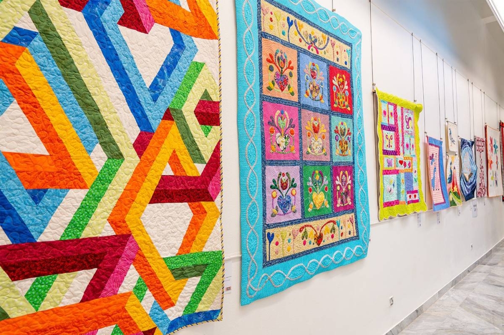 من أعمال المعرض