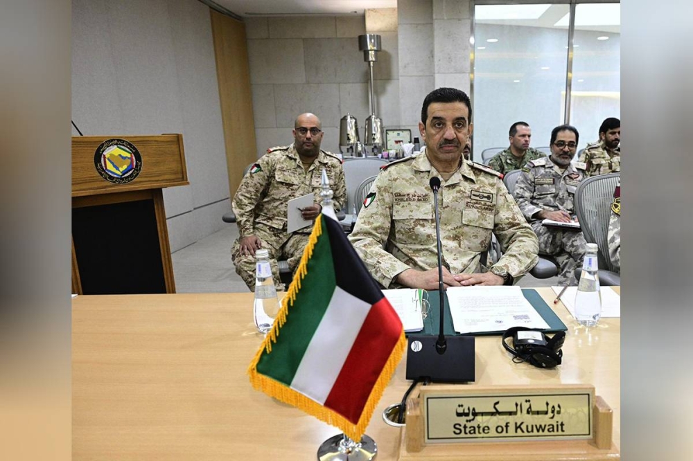 285208 آمر سلاح الدفاع الجوي اللواء الركن خالد سعد مترأساً وفد الجيش الكويتي المشارك في الاجتماع