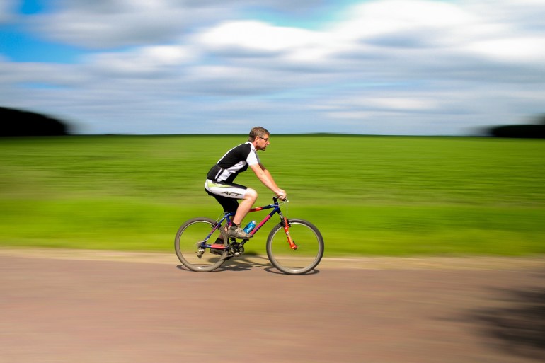 bicycle-384566_1920-1716727794 النشاط البدني- المبادئ التوجيهية للأميركيين