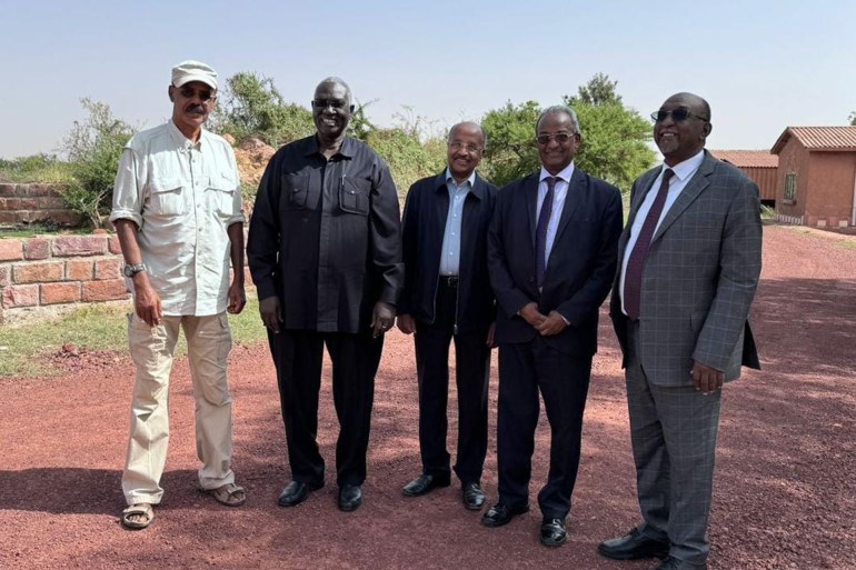 قال إعلام مجلس السيادة السوداني إن لقاءا باسمرا اليوم جمع بين نائب رئيس مجلس السيادة مالك عقار والرئيس الإريتري اسياس أفورقي