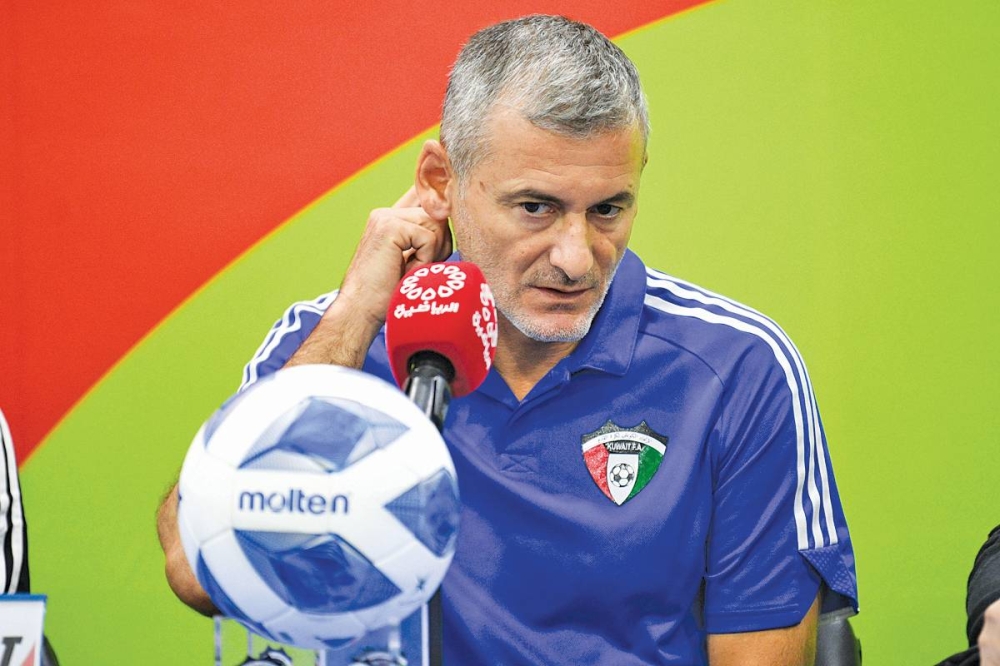 293764 المدرب البرتغالي روي بينتو