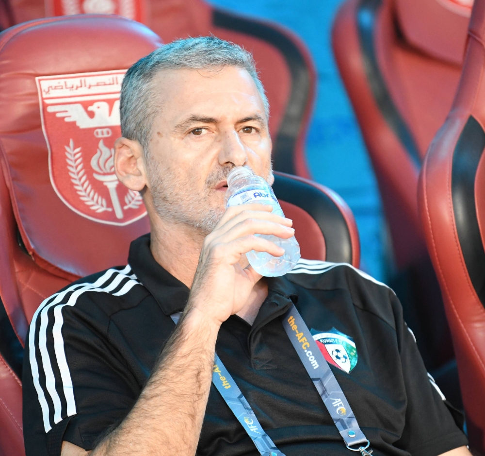 294772 المدرب البرتغالي روي بينتو