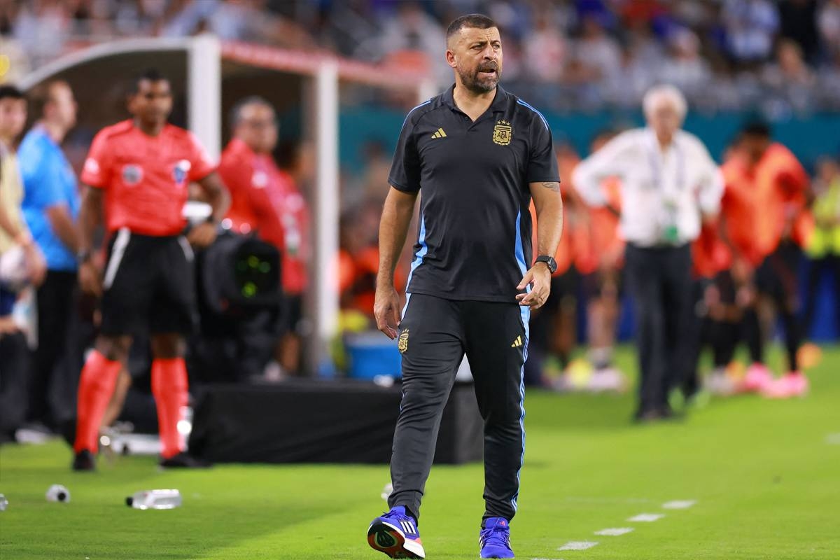 المدرب والتر صامويل