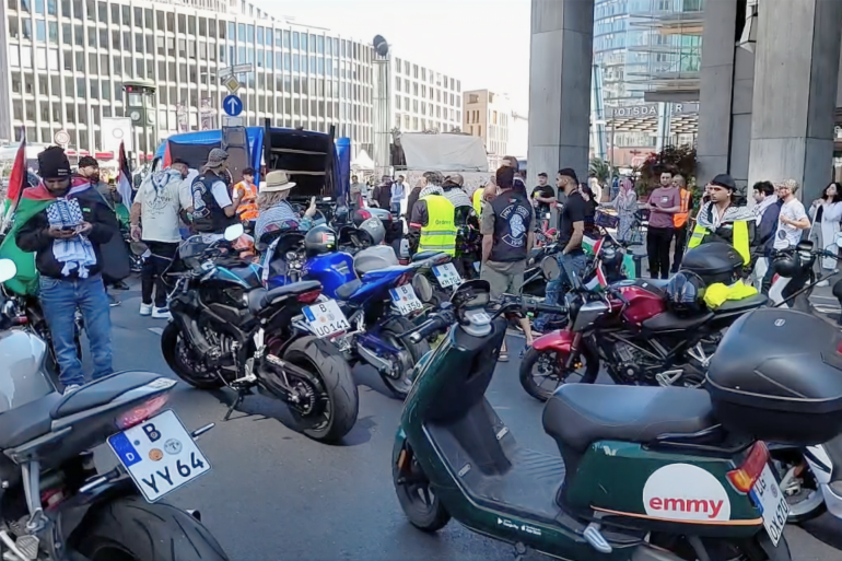 مسيرة سيارات تجوب الشوارع الالمانية تضامنا مع غزه والمطالبه بوقف المجازر والتطهير العرقي المصدر: المركز الأوروبي الفلسطيني للإعلام