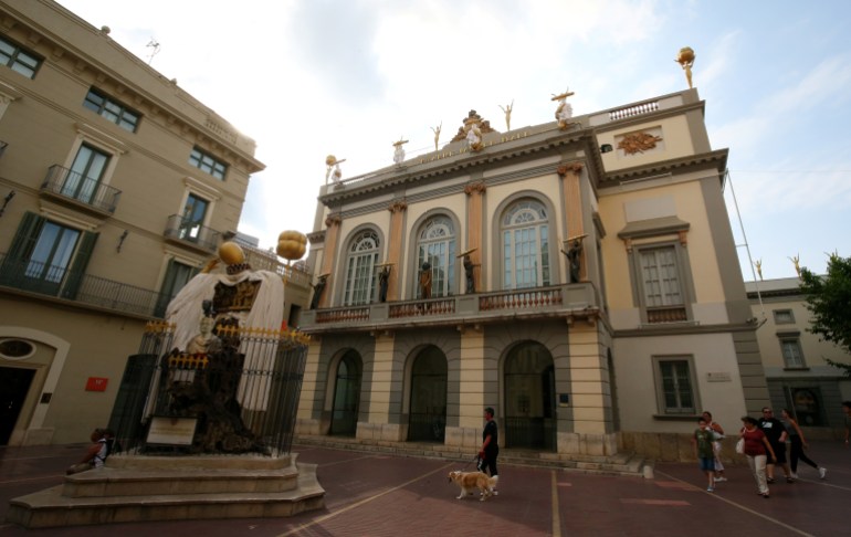 g-1-1719483425 People walk around the Teatre-Museu Dali (Theatre-Museum Dali) in Figueres, north of Barcelona, Spain July 13, 2017. REUTERS/Albert Gea