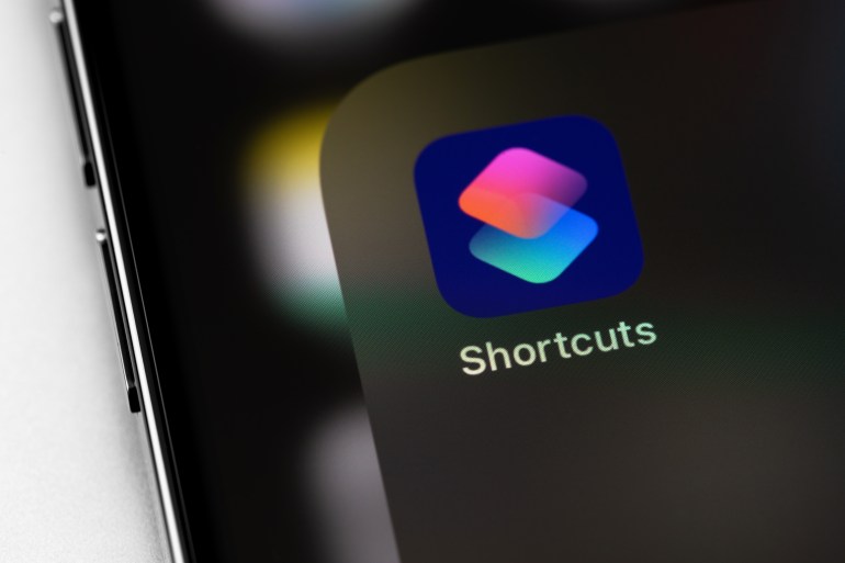 shutterstock_1932907517-1718279128 لتطبيق shortcut على آيفون