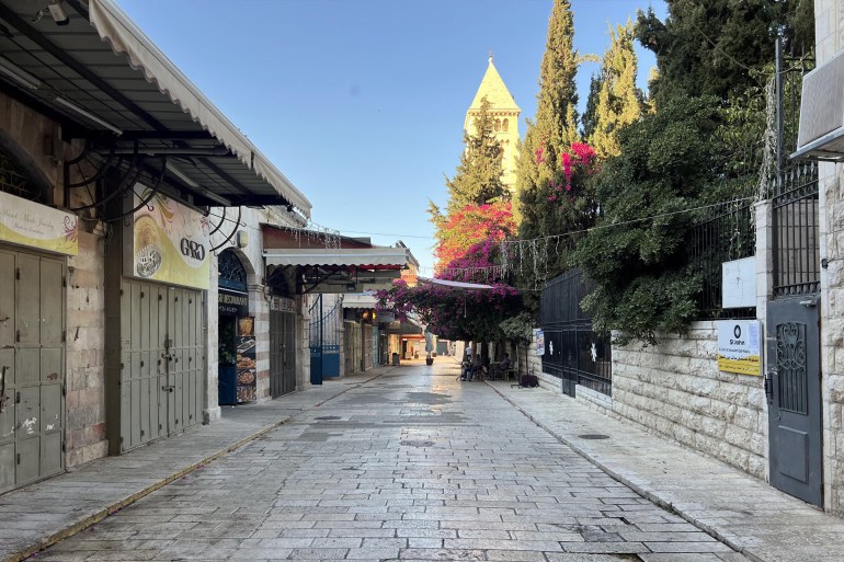 القدس-البلدة القديمة- المتاجر اغلقت أبوابها استجابة لدعوات الإضراب احتجاجا على اغتيال رئيس المكتب السياسي لحركة حماس إسماعيل هنية الجزيرة