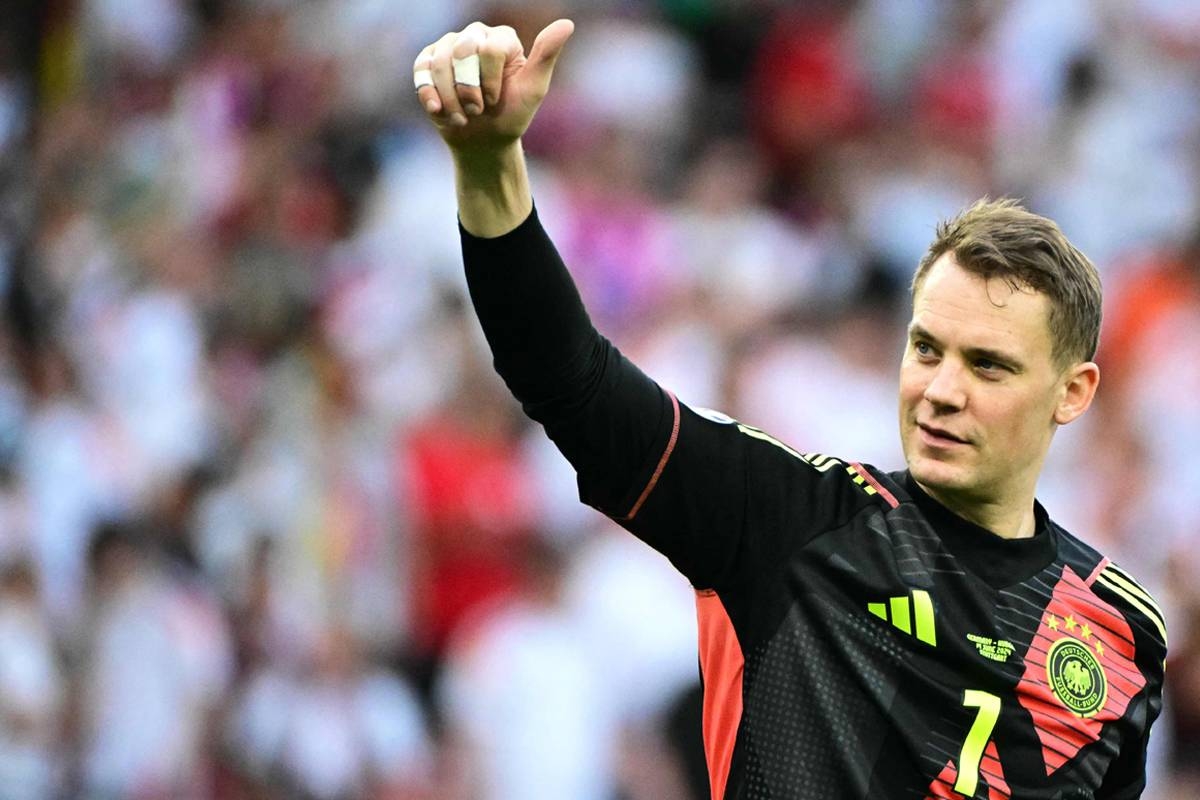 303541 الحارس مانويل نوير