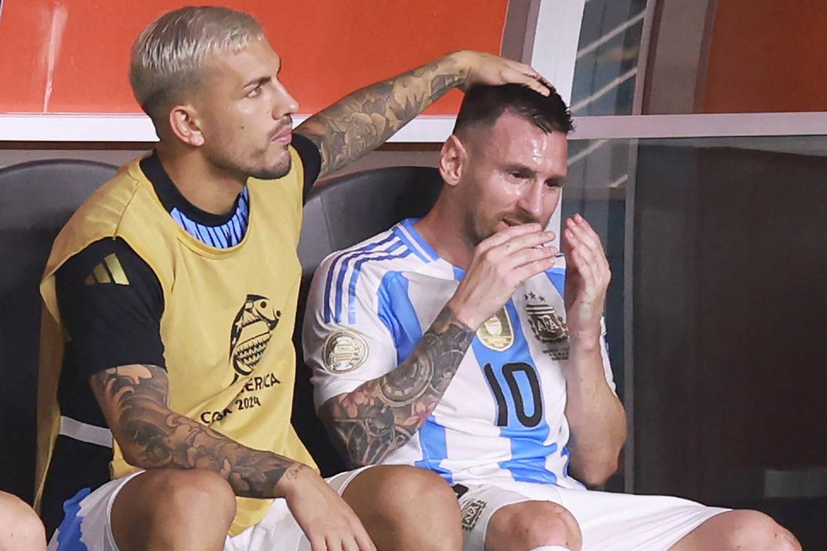 ميسي يجهش بالبكاء