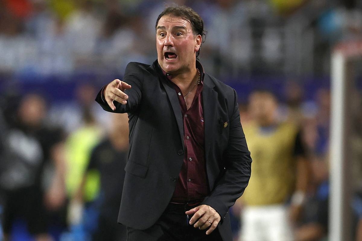 المدرب  نستور لورنسو