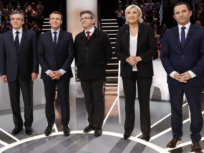 cfa7371b-f09b-4df7-8a0b-f43f11eeeabd Candidates for the 2017 presidential election (LtoR) Francois Fillon, former French Prime Minister, member of the Republicans and candidate of the French centre-right, Emmanuel Macron, head of the political movement En Marche !, or Onwards !, Jean-Luc Melenchon of the French far left Parti de Gauche, Marine Le Pen, French National Front (FN) political party leader and Benoit Hamon of the French Socialist party (PS) pose before a debate organised by French private TV cha