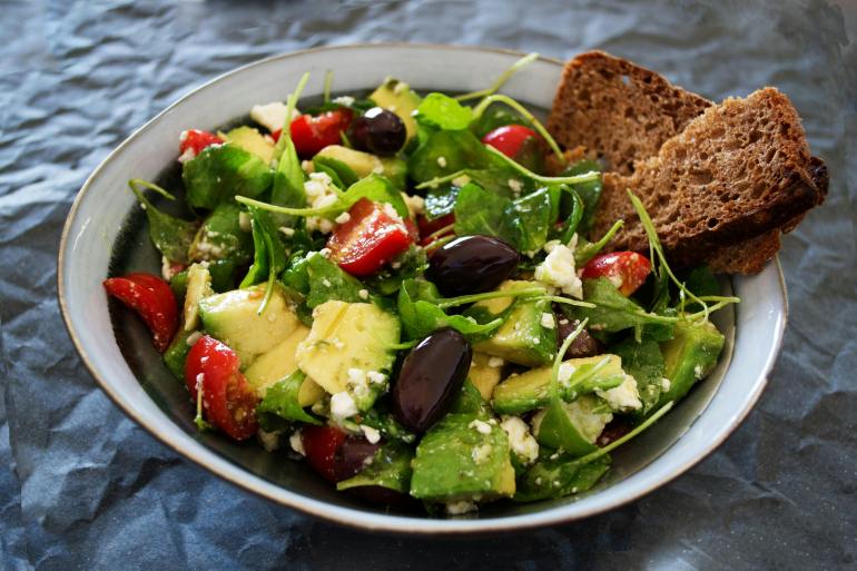 d98ad8a8d98a-1721756525 Vegetable Salad With Wheat Bread On The Side