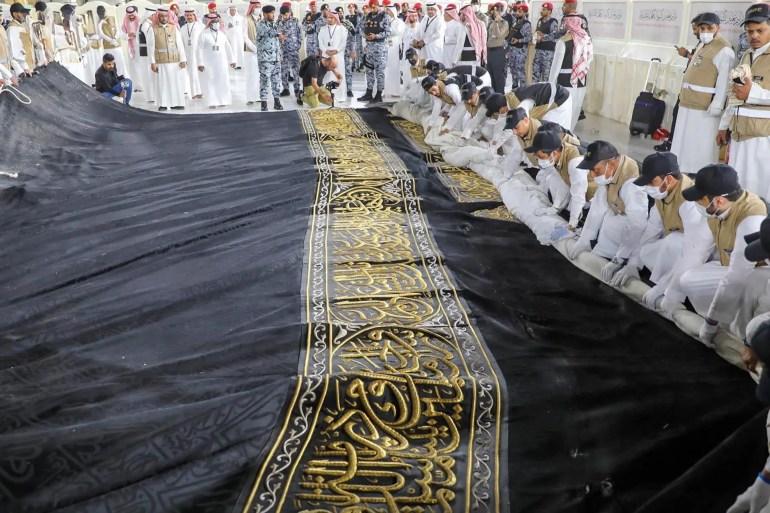 d9a7-1720349414 تغيير كسوة الكعبة المشرفة (وكالة الأنباء السعودية)