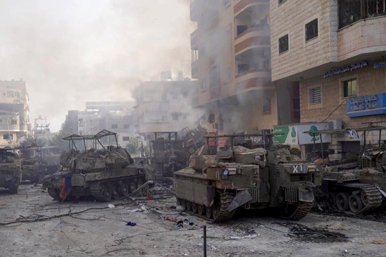 دبابات إسرائيلية مدمرة غرب غزة