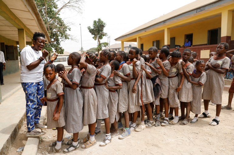 nigeria98-1721321536 Jumoke Olowookere, founder of the Waste Museum, speaks to children at a school as she prepares them to repaint a playground made from used tyres in Ibadan, Oyo State, Nigeria February 22, 2022. Picture taken February 22, 2022. REUTERS/Temilade Adelaja TPX IMAGES OF THE DAY