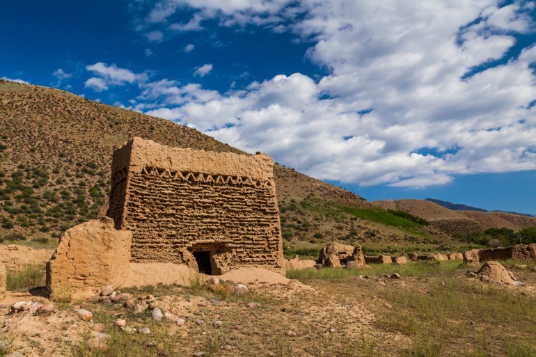 The old Muslim cemetery is the beginning of the 20th century. Mausoleums are made of clay bricks, which are destroyed by the action of rains and wind غيتي