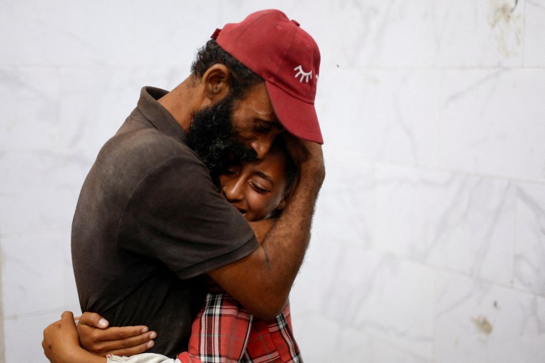 145-1724670357 Mourners react during the funeral of Palestinians killed in Israeli strikes, amid the Israel-Hamas conflict, at Nasser hospital, in Khan Younis, southern Gaza Strip August 26, 2024. REUTERS/Mohammed Salem REFILE - QUALITY REPEAT