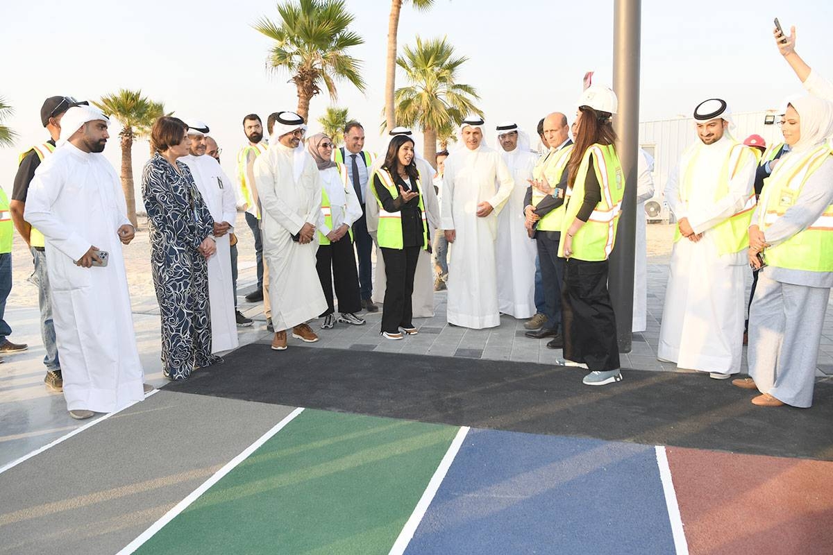الصقر والمشعان يتابعان تفاصيل إنجاز المشروع (تصوير عوض التعمري)