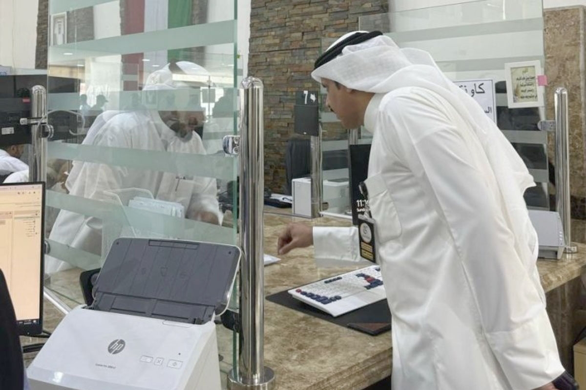 324133 الحميدي تفقد سير العمل في صالة المراجعين