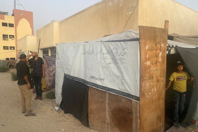 خيمة لعلاج الأعراض المرضية الناجمة عن الحرب الاسرائيلية على غزة الجزيرة